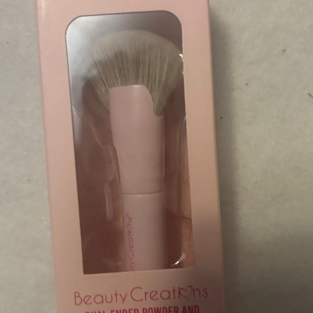 Beauty Creations Dual-Ended Angled Contour & Powder Brush - Pale Pink Travel